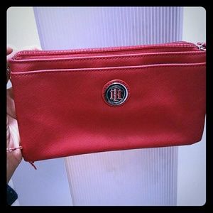 Tommy hilfigure wristlet